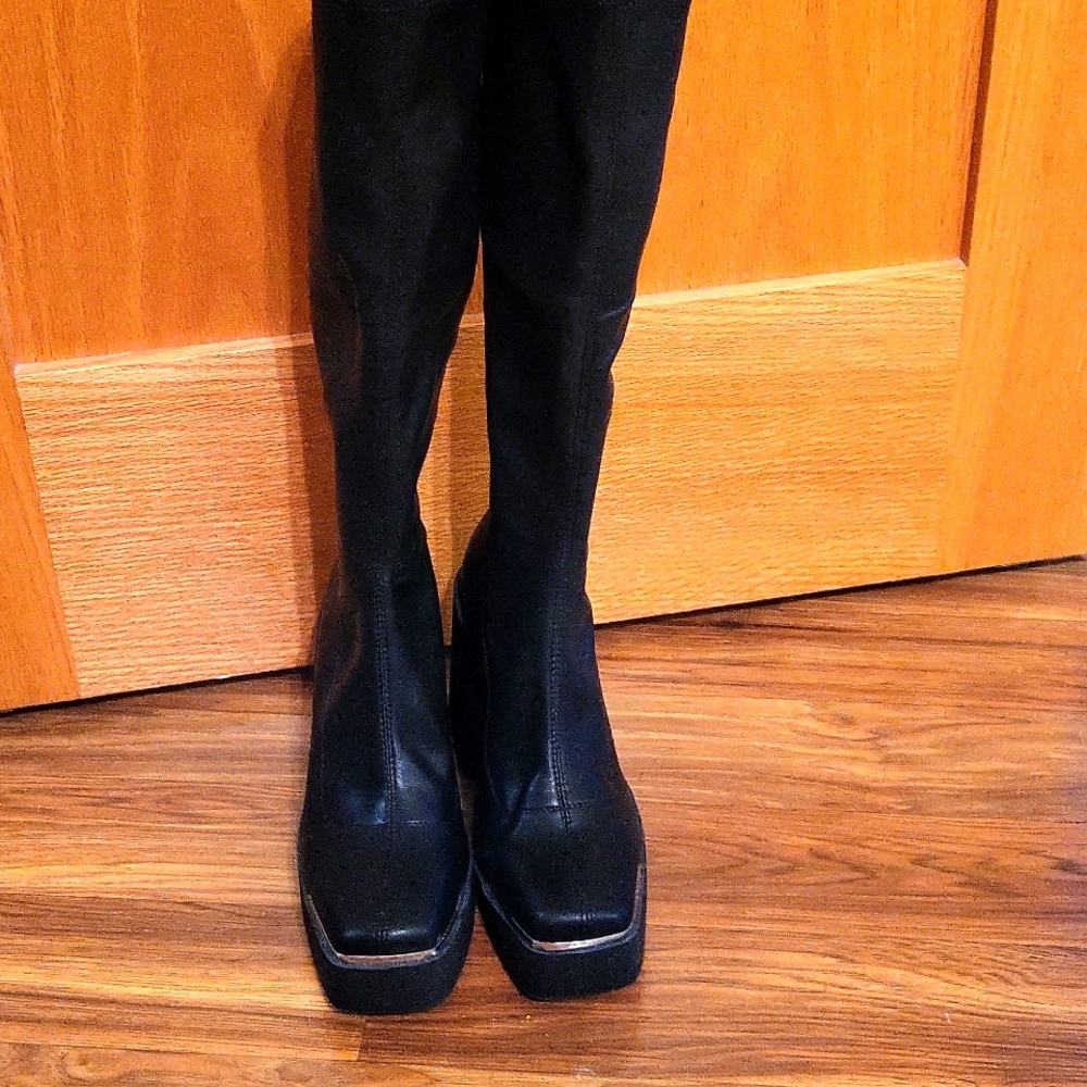 Steve Madden Beatrix boots size 8